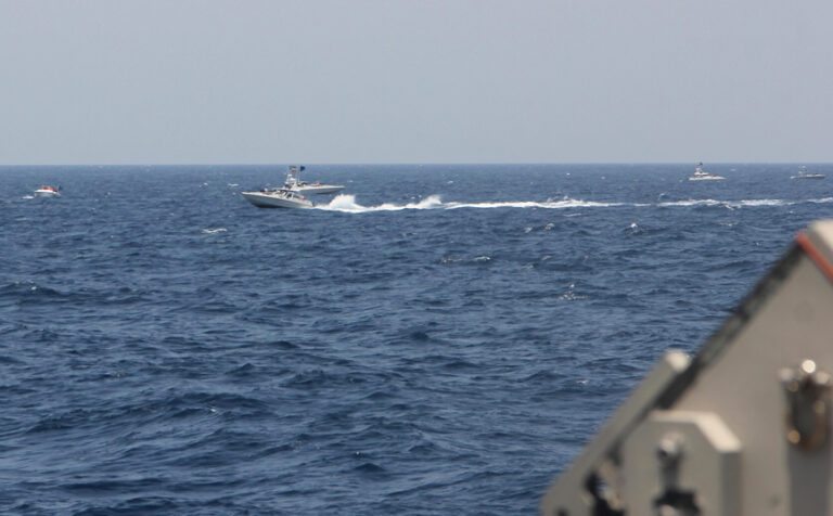 Οι Φρουροί της Επανάστασης συνέλαβαν εμπορικό πλοίο στον Κόλπο