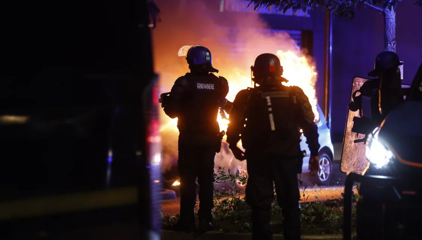 Μαρτυρία για τη δολοφονία του 17χρονου που πυροδότησε εξέγερση στη Γαλλία