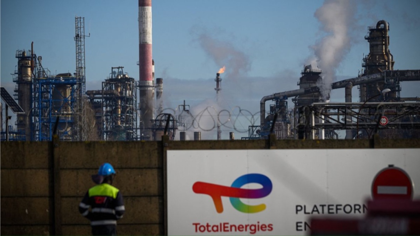Καταγγελίες ότι Shell και TotalEnergies διαθέτουν στην αγορά φυσικό αέριο Ρωσίας