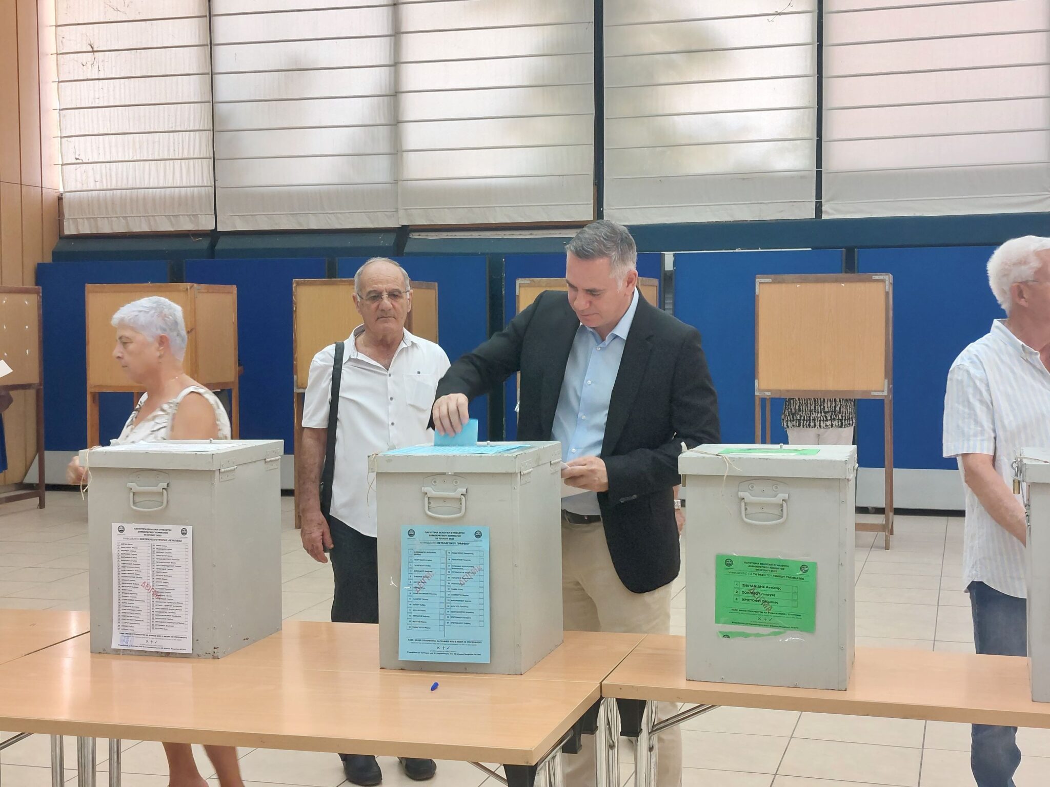 Ψήφισε ο Νικόλας Παπαδόπουλος, κάλεσε τα μέλη του ΔΗΚΟ να πάνε στις κάλπες