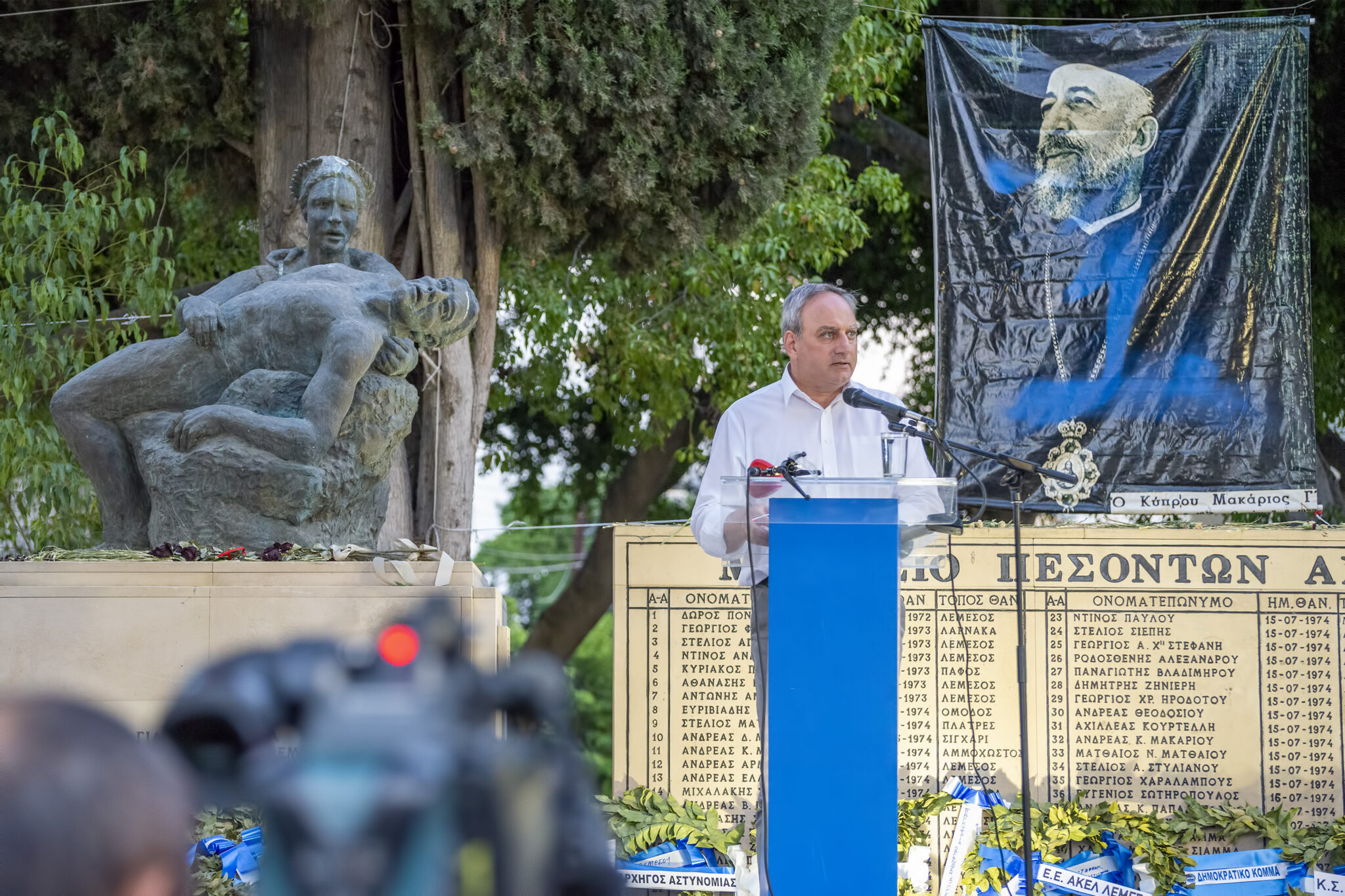 Στεφάνου: Αίσχος και ντροπή τα στεφάνια στους καταδρομείς