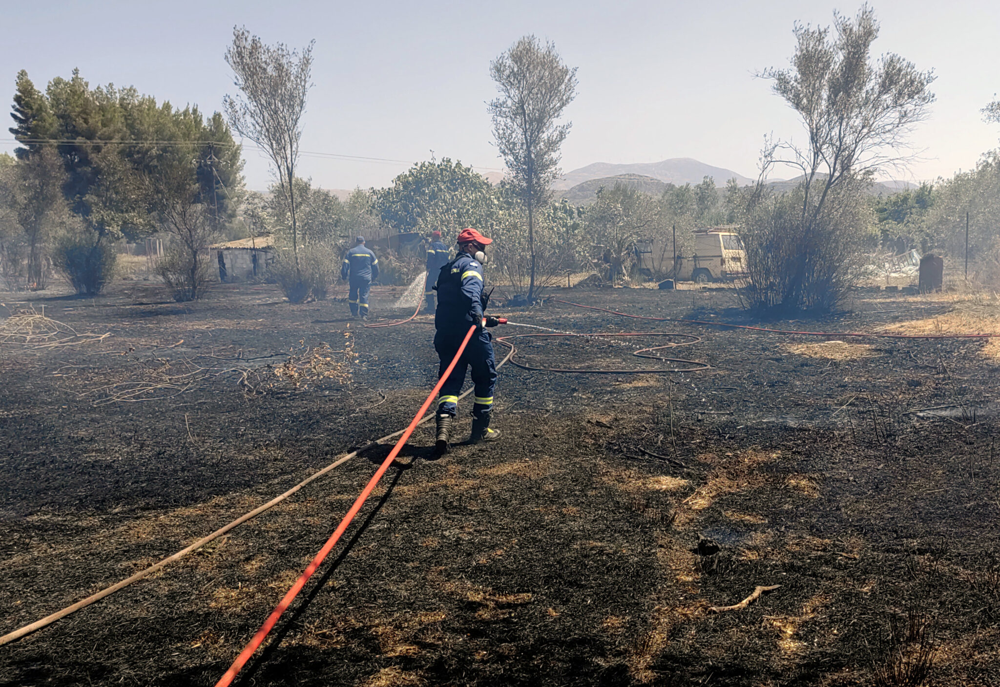 Ελλάδα: 74 πυροσβέστες με θερμοπληξία ή τραυματισμούς (ΒΙΝΤΕΟ)