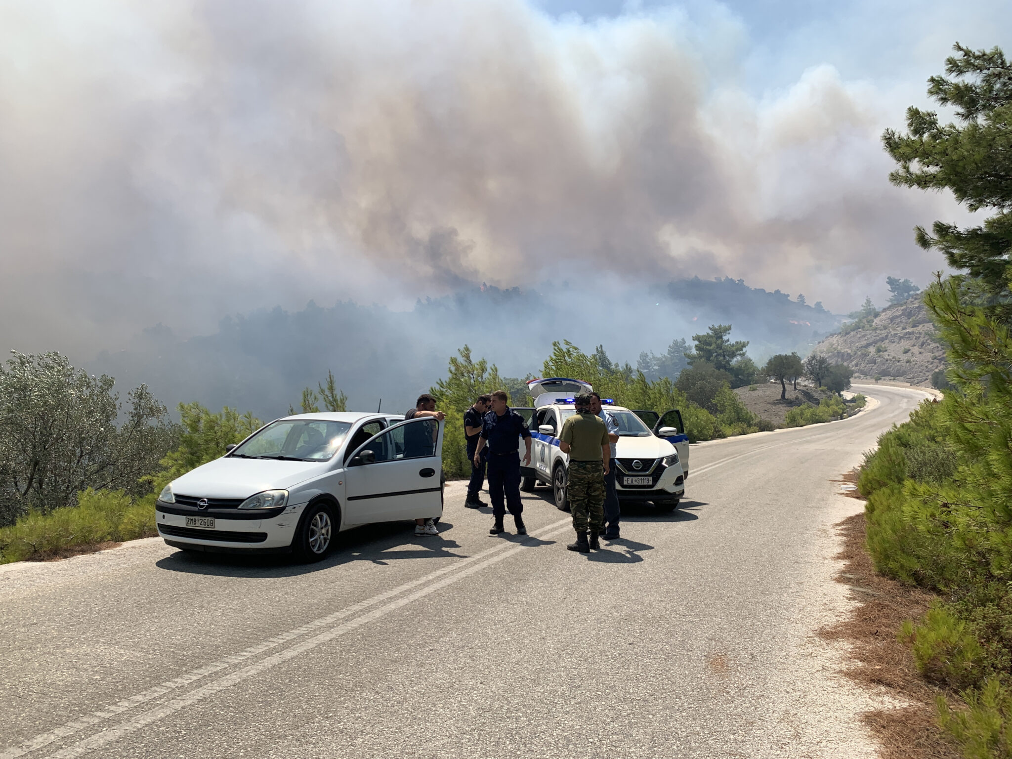 BINTEO: Πύρινος εφιάλτης στο Βάτι, στο τελευταίο ενεργό μέτωπο της Ρόδου