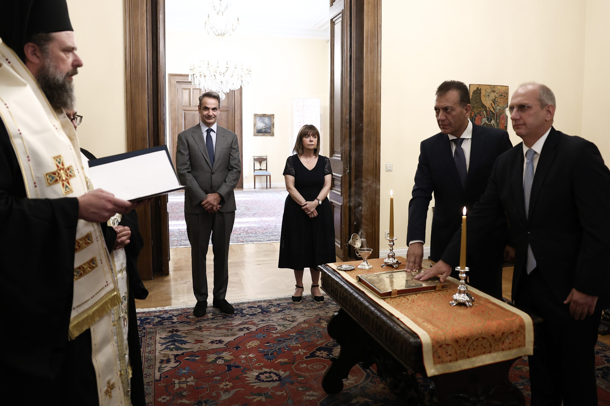 Ορκίσθηκαν οι Οικονόμου και Βρούτσης