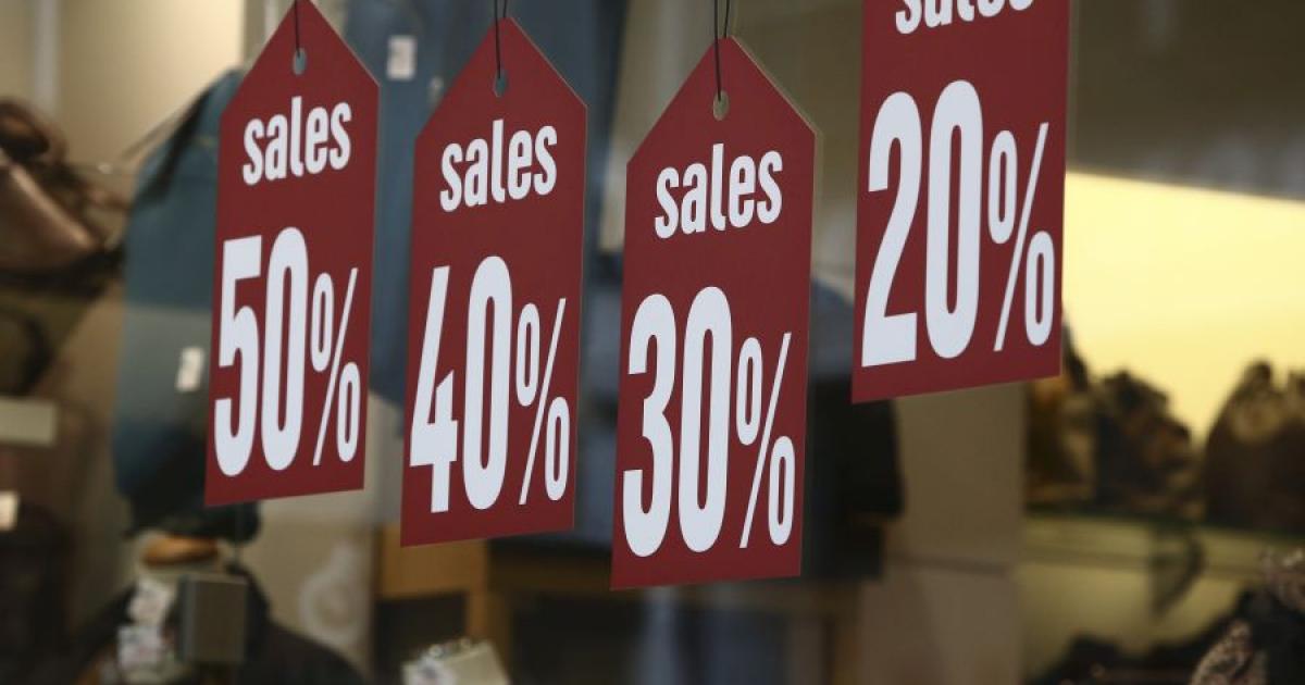 Άρχισαν οι καλοκαιρινές εκπτώσεις, οι πολίτες ξεχύθηκαν στην αγορά (ΒΙΝΤΕΟ)