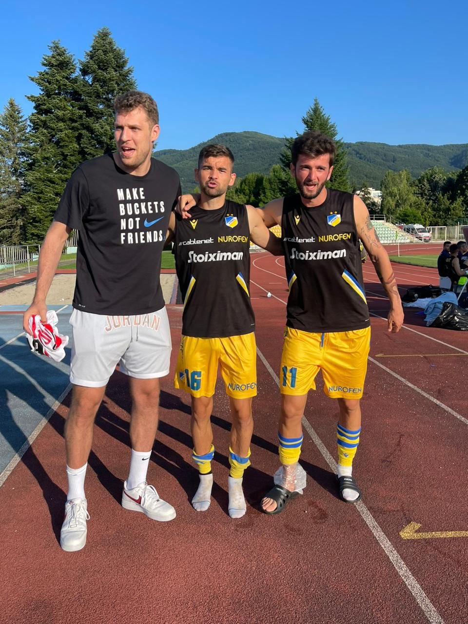 Με «οπαδό» τον Βεζενκοφ το φιλικό του ΑΠΟΕΛ