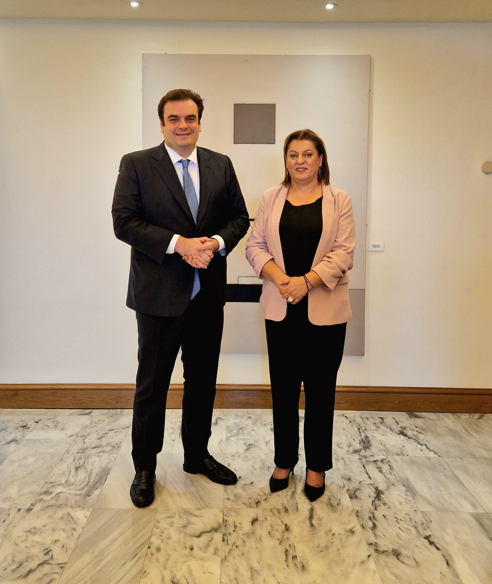 Ενίσχυση συνεργασίας συζήτησε η Μιχαηλίδου με τον ομόλογό της στην Αθήνα