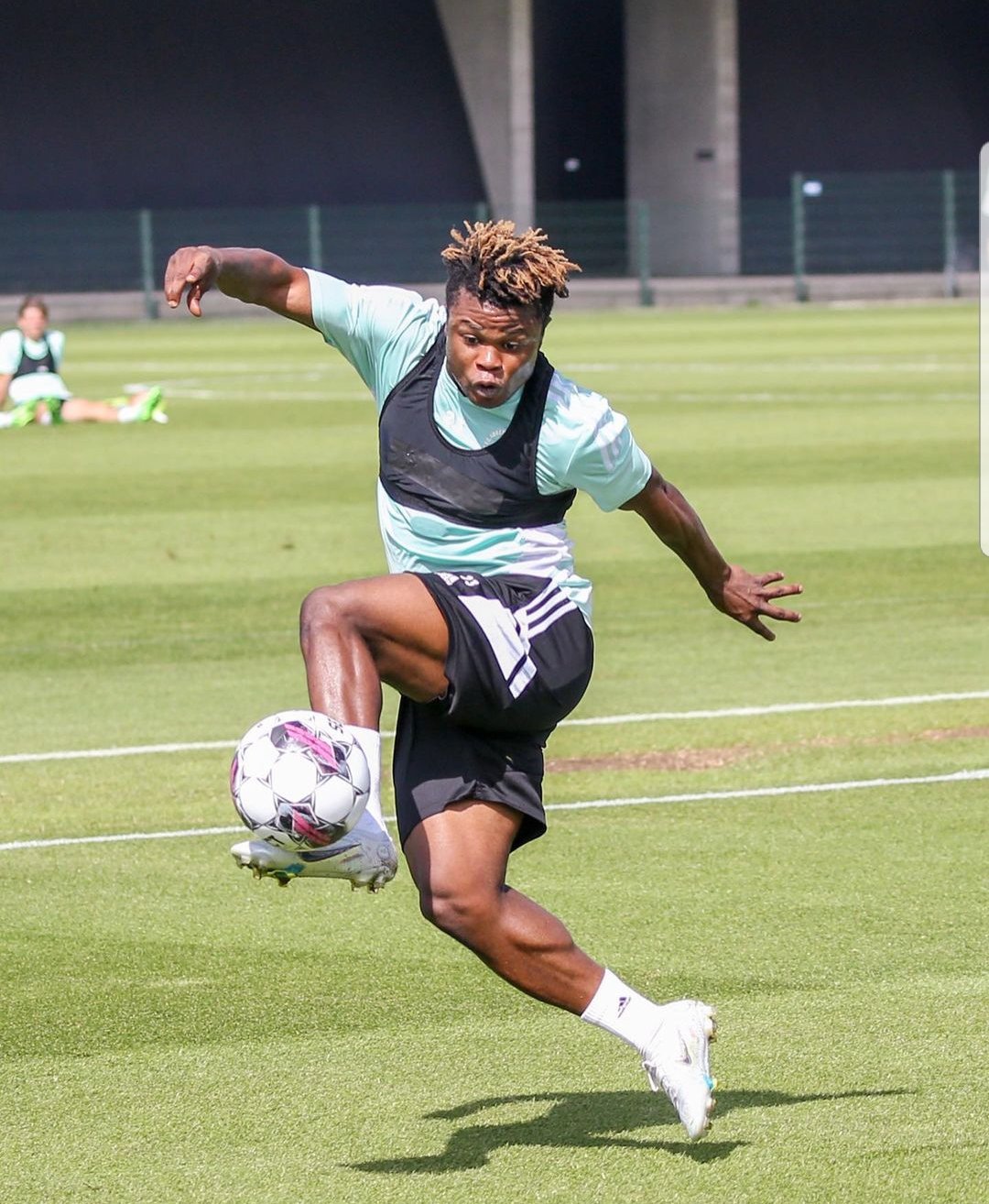 Στην Κύπρο για να συνεχίσει τα δοκιμαστικά με την Ομόνοια ο Αμόο