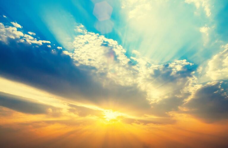 Με βροχές, ξανά προς τα πάνω ο υδράργυρος