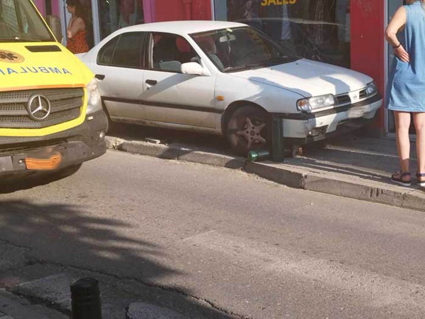 Κοζάνη: Νεκρός 54χρονος που έπεσε με το όχημά του σε βιτρίνα καταστήματος