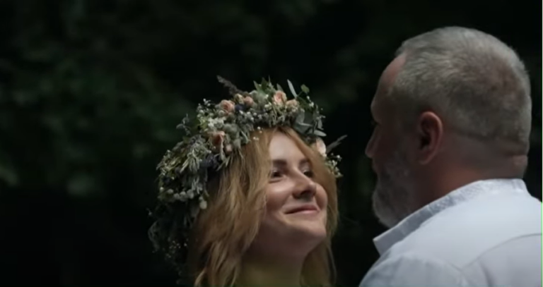 Στρατιώτης κι εθελόντρια στην πρώτη γραμμή: Μαζί στον πόλεμο, μαζί και στη ζωή