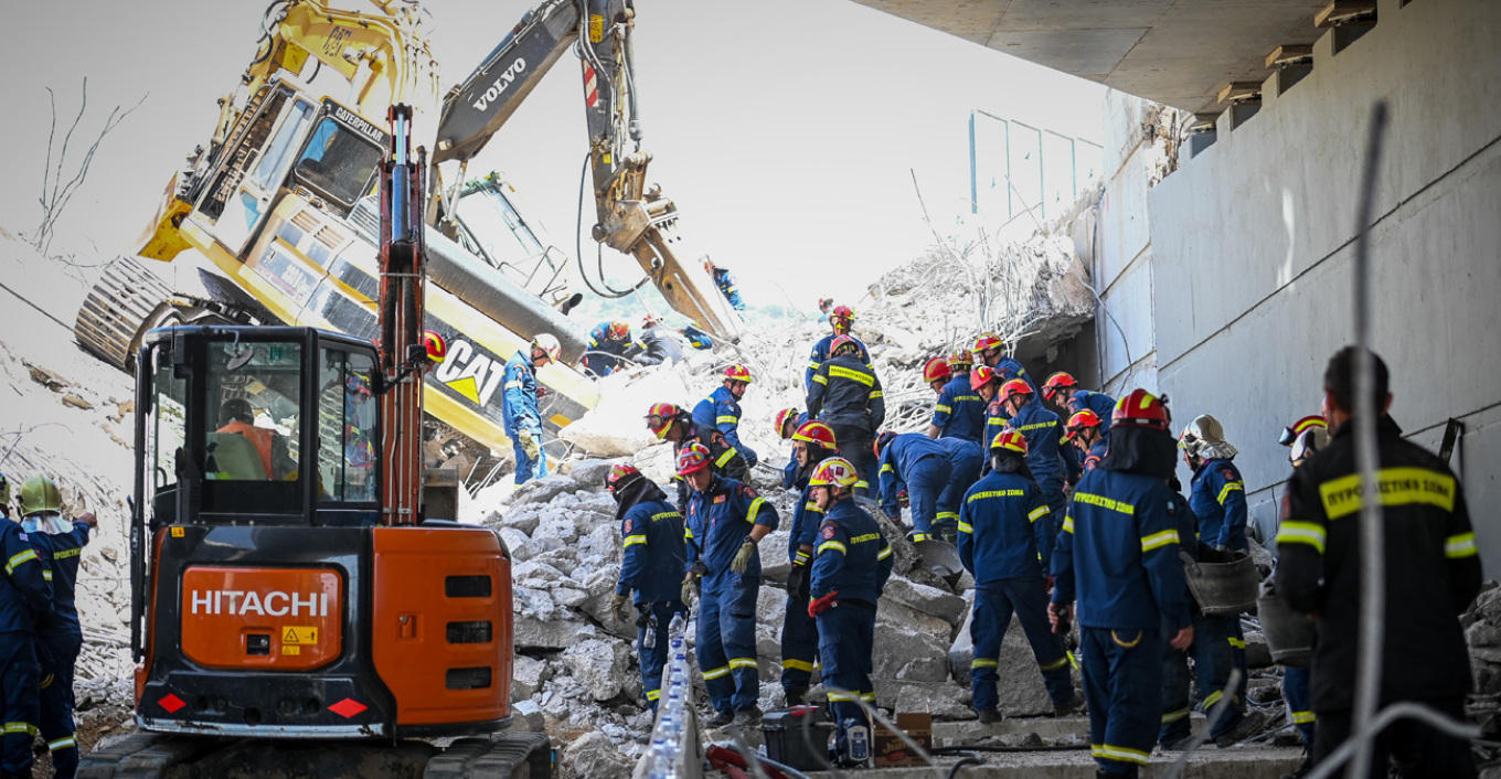 Πάτρα: Χειροπέδες σε τρεις για την κατάρρευση γέφυρας-Ένας νεκρός, 8 τραυματίες