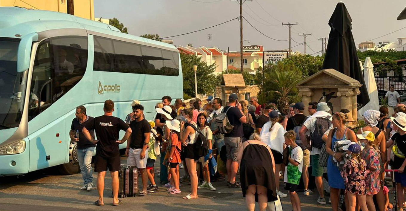 Πρωτοφανής επιχείρηση διάσωσης στη Ρόδο: Οργανωμένες εκκενώσεις 30.000 ανθρώπων