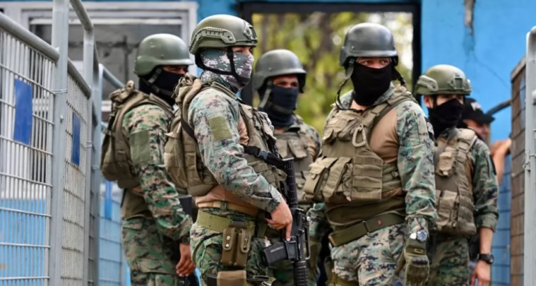 Σφαγή και ομηρία εργαζομένων σε φυλακές του Ισημερινού