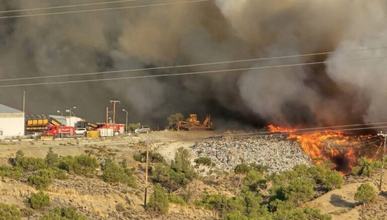 BINTEO: Φωτιά στα κατεχόμενα, ορατοί οι καπνοί και στην Αγλαντζιά