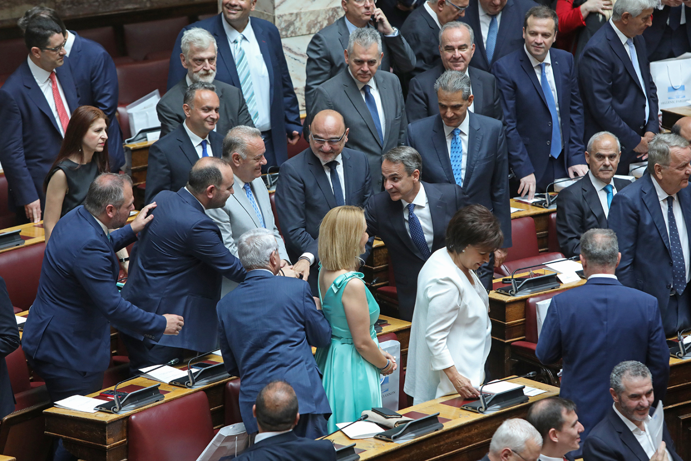 Ορκίστηκαν οι 300 βουλευτές στην Ελλάδα