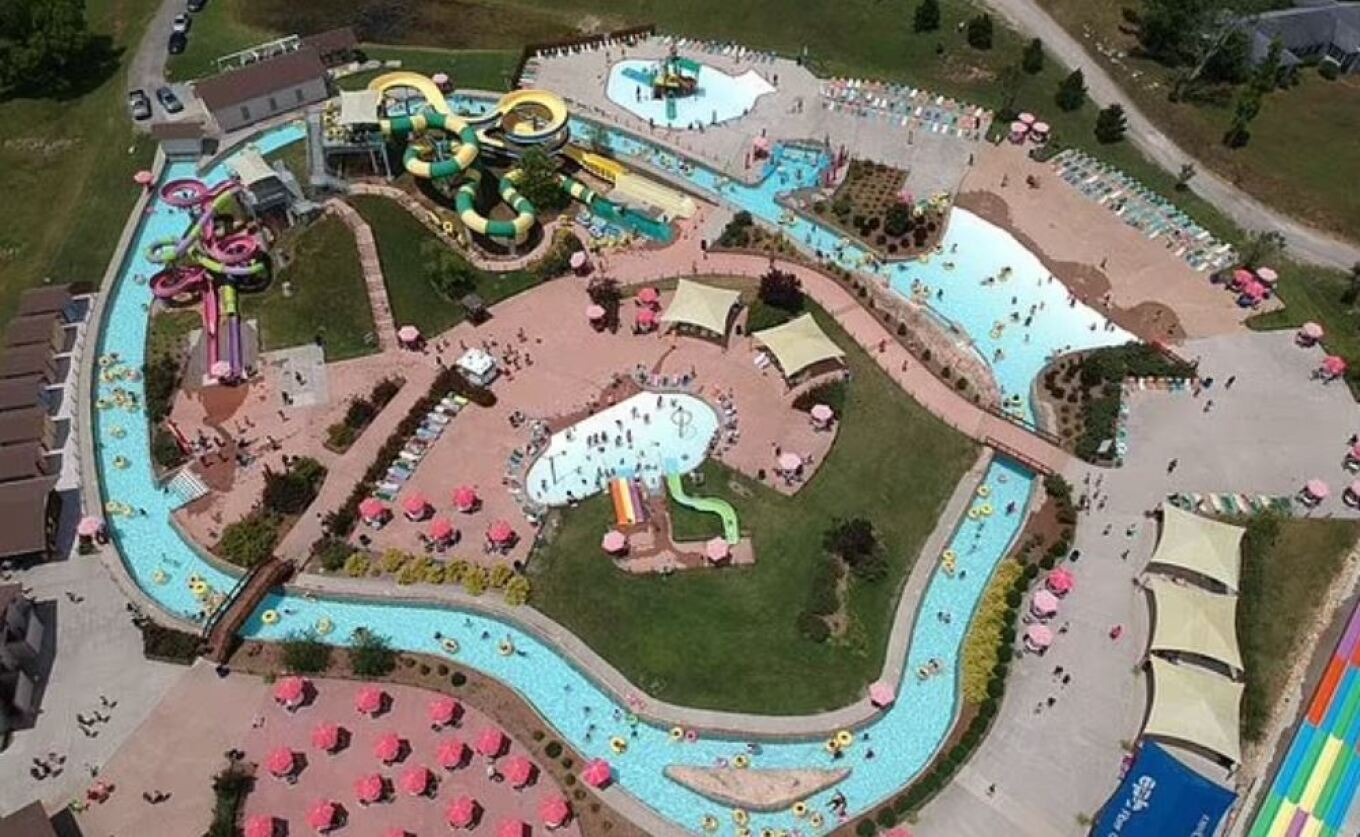 BINTEO: Αγοράκι 5 ετών εκτοξεύτηκε από νεροτσουλήθρα ύψους 20 μέτρων στις ΗΠΑ