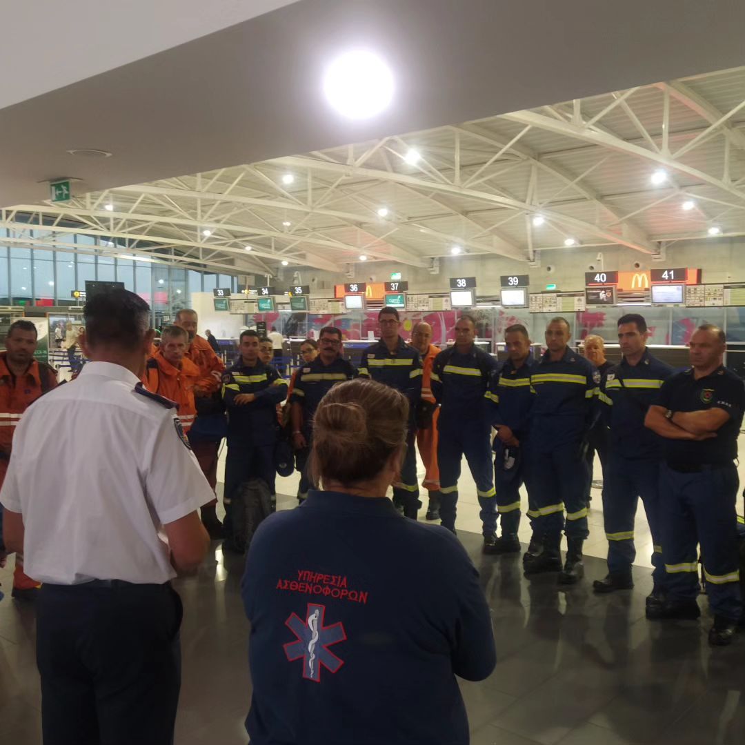 ΦΩΤΟ: Αναχώρησε η κυπριακή αποστολή βοήθειας για τις πυρκαγιές της Πάρνηθας