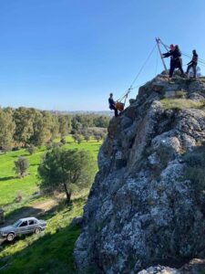 Νεαρός παγιδεύτηκε με την μοτοσικλέτα του σε χαράδρα 500 μέτρων