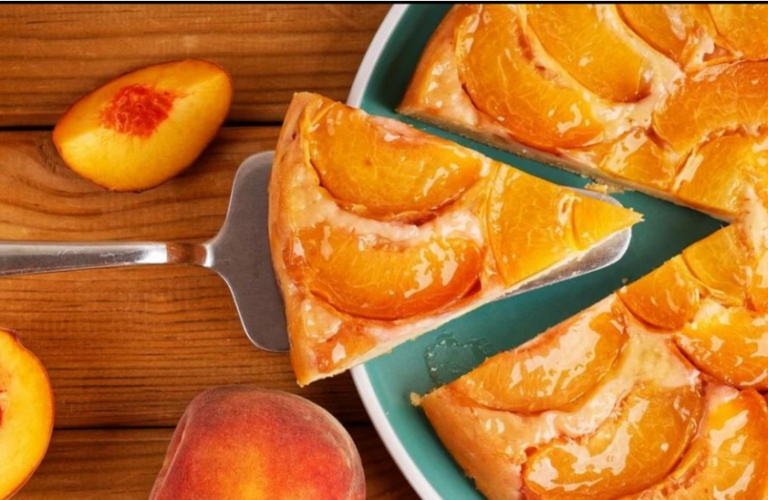 Υummy! Λαχταριστό κέικ ψυγείου με… ροδάκινα – Δεν χρειάζεται μίξερ