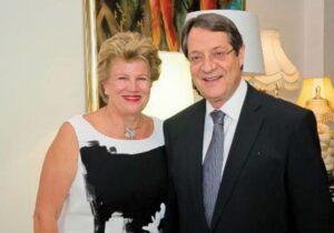 Νίκος Αναστασιάδης: Με την Άντρη του για διακοπές στα… Χανιά (ΦΩΤΟ)