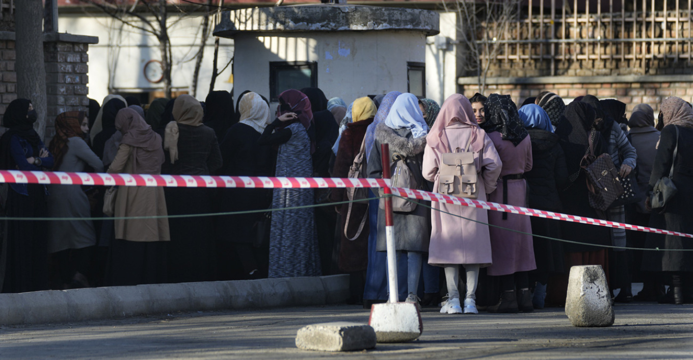 «Κόλαση» η ζωή για τις γυναίκες στο Αφγανιστάν, με τους Ταλιμπάν στην εξουσία