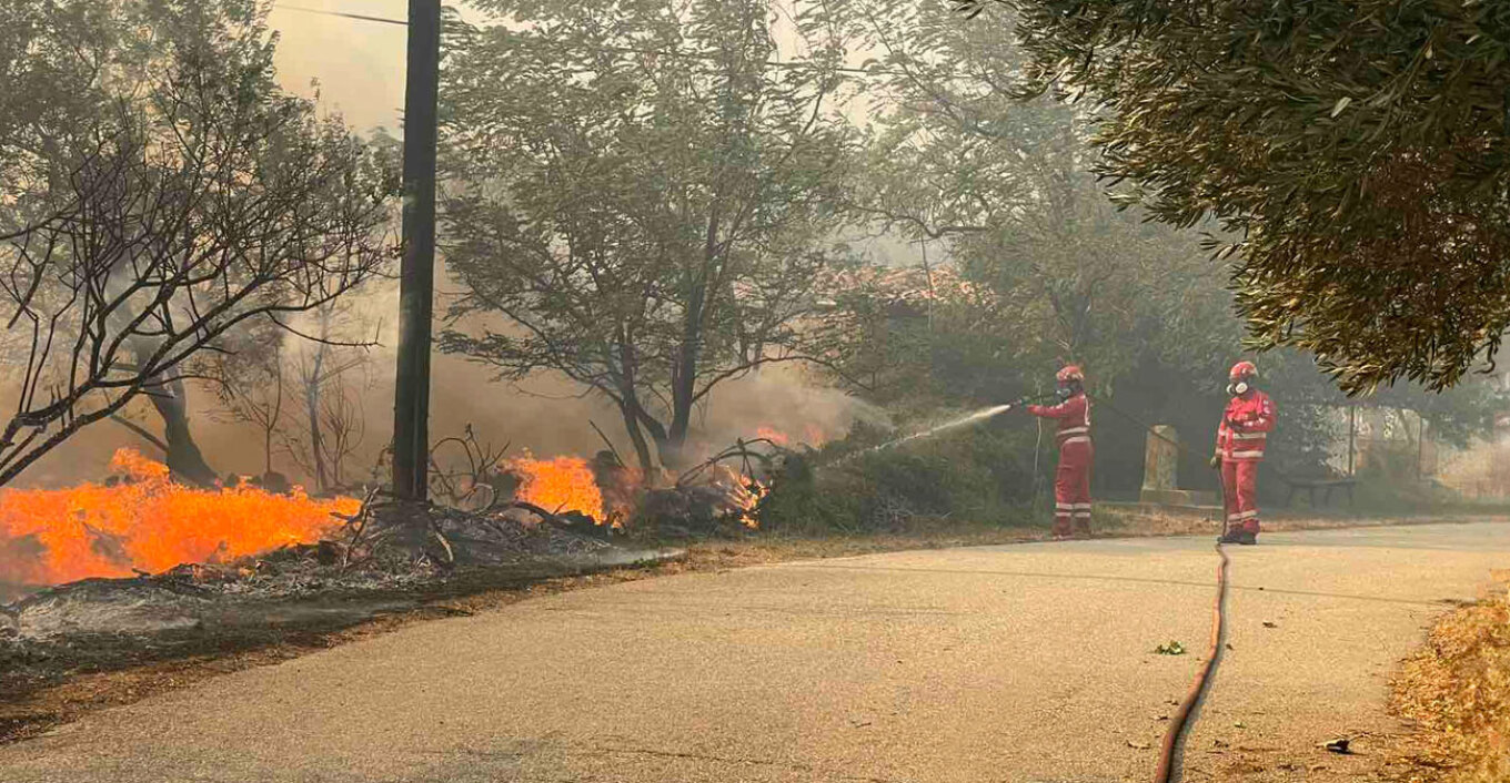 Φωτιά στην Αλεξανδρούπολη: Σε τρία μέτωπα η μάχη με τις φλόγες
