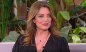 Άντζελα Γκερέκου: Ποζάρει αμακιγιάριστη στο πατρικό της