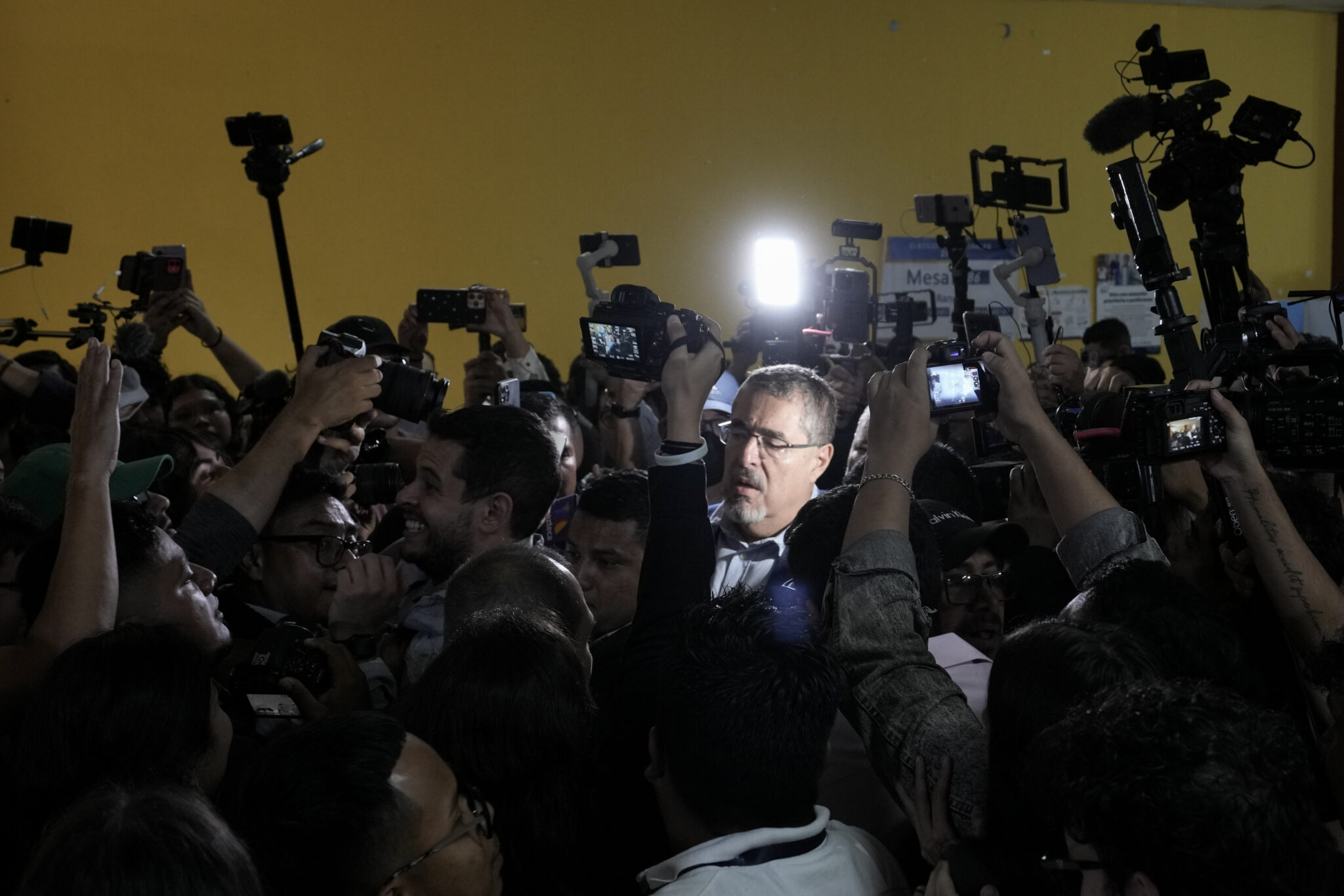 Νέος Πρόεδρος της Γουατεμάλας ο Μπερνάρντο Αρέβαλο