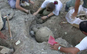 Σημαντικό λαξευτό τάφο έφερε στο φως το Πανεπιστήμιο Νέας Υόρκης στη Γερόνησο