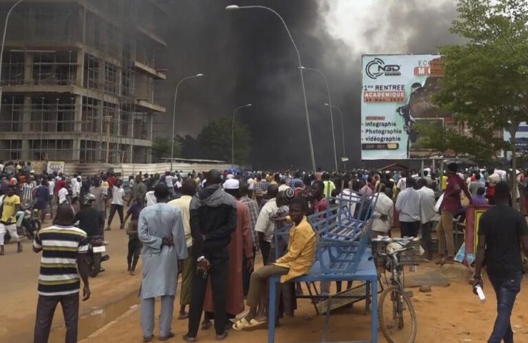 Οι ΗΠΑ απομακρύνουν το διπλωματικό προσωπικό τους από τον Νίγηρα