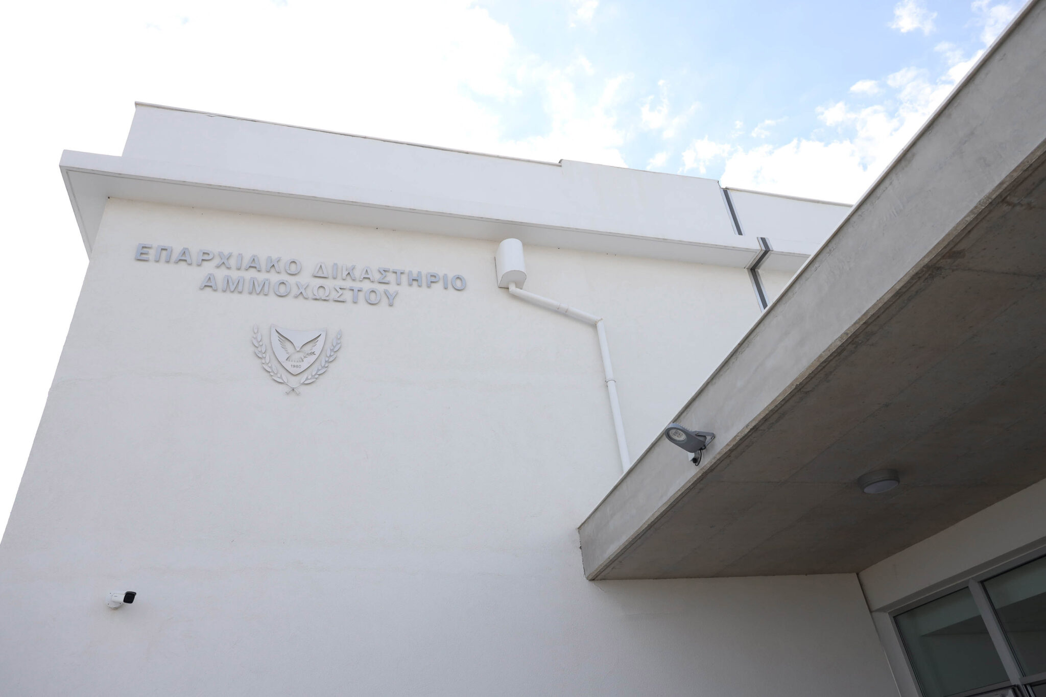 Υπό οκταήμερη κράτηση οι διακινητές των μεταναστών που έφθασαν στο Κάβο Γκρέκο