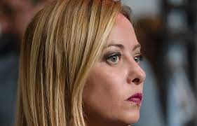 Φόρο 40% στις τράπεζες λόγω κερδών από υψηλά επιτόκια επιβάλλει η Μελόνι