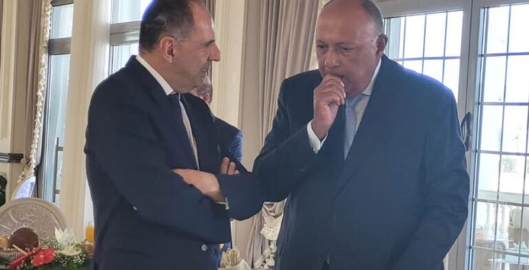 Πρωινό εργασίας Γεραπετρίτη με τον ΥΠΕΞ της Αιγύπτου στο Ελ Αλαμέιν