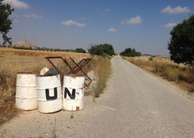 Διάνοιξη διόδου ζητούν οι Πυρογιάτες, υπέρ ανοίγματος οδοφραγμάτων η Κυβέρνηση