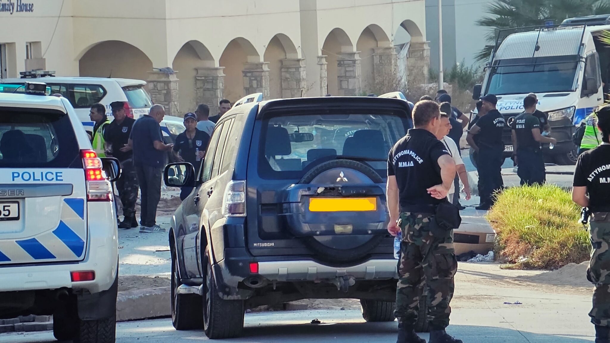 Με ρήξη τένοντα και θλάση αυχένος οι αστυνομικοί που τραυματίστηκαν στη Χλώρακα