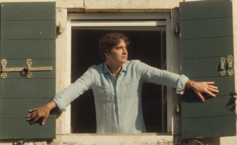 Χριστόφορος Παπακαλιάτης: Επέστρεψε στους Παξούς για τις διακοπές του