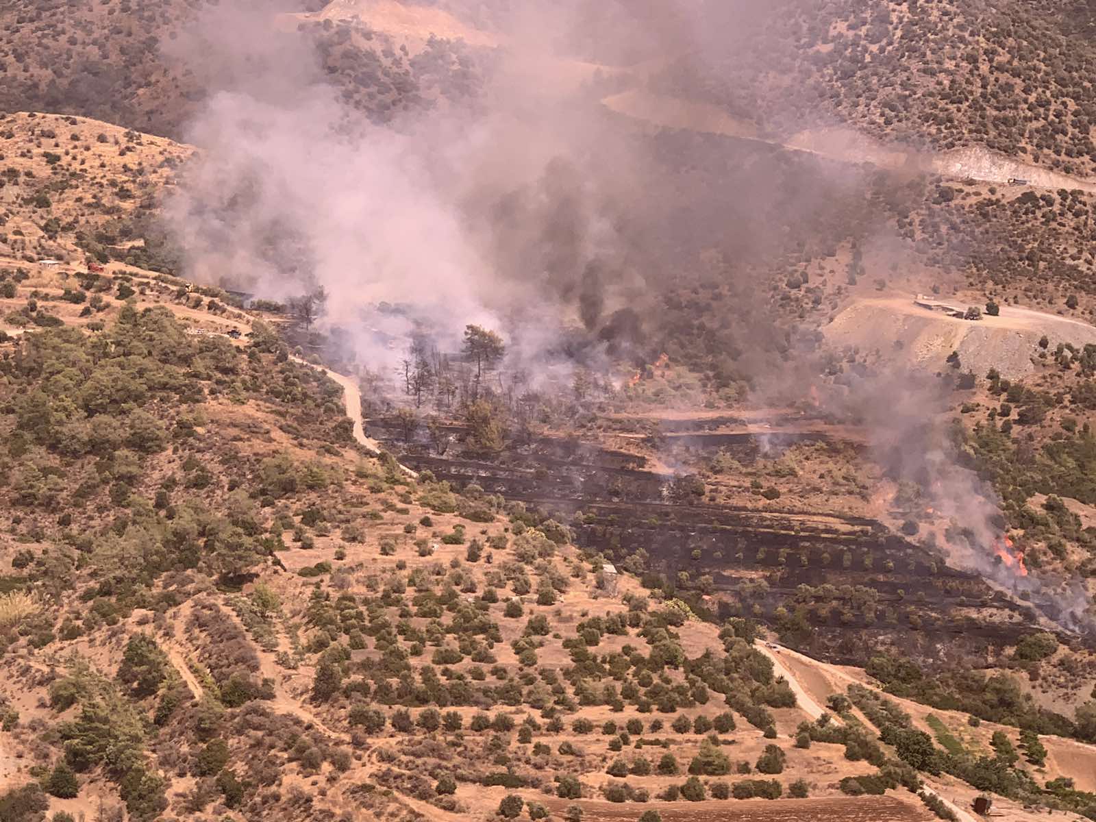 ΦΩΤΟ: Ενεργοποιήθηκε το Σχέδιο Ίκαρος 2 για την πυρκαγιά στην Ακρούντα