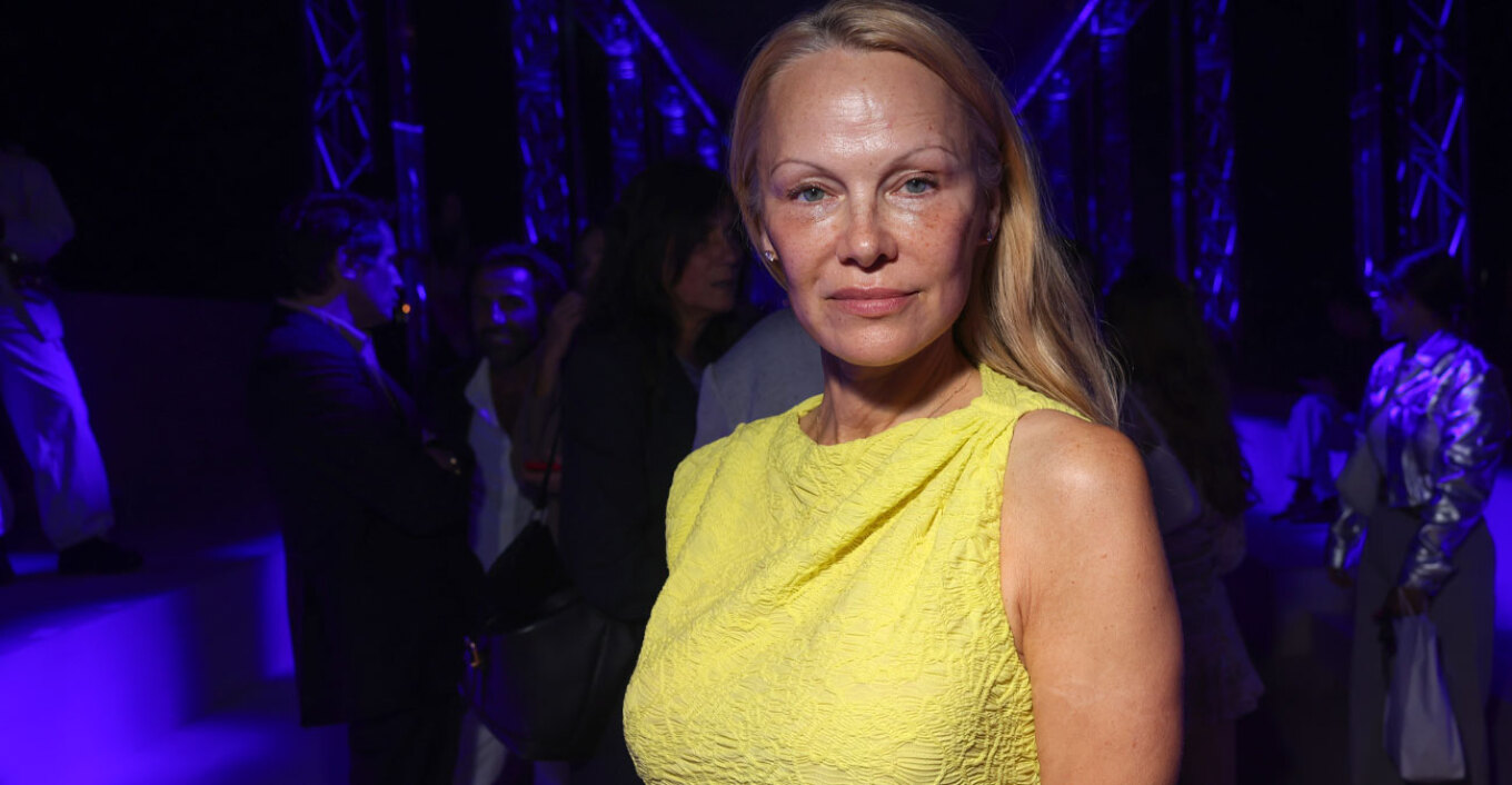 Πάμελα Άντερσον: Χωρίς ίχνος μακιγιάζ στην εβδομάδα μόδας του Παρισιού