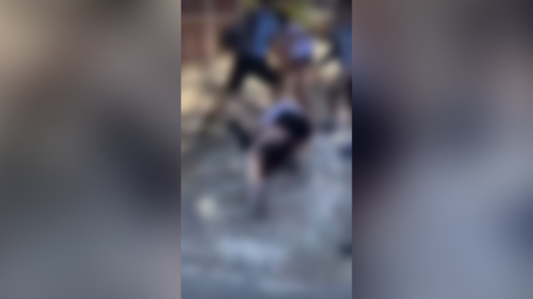 Ξυλοδαρμός μαθήτριας: Τις πταίει για τη βία στα σχολεία;