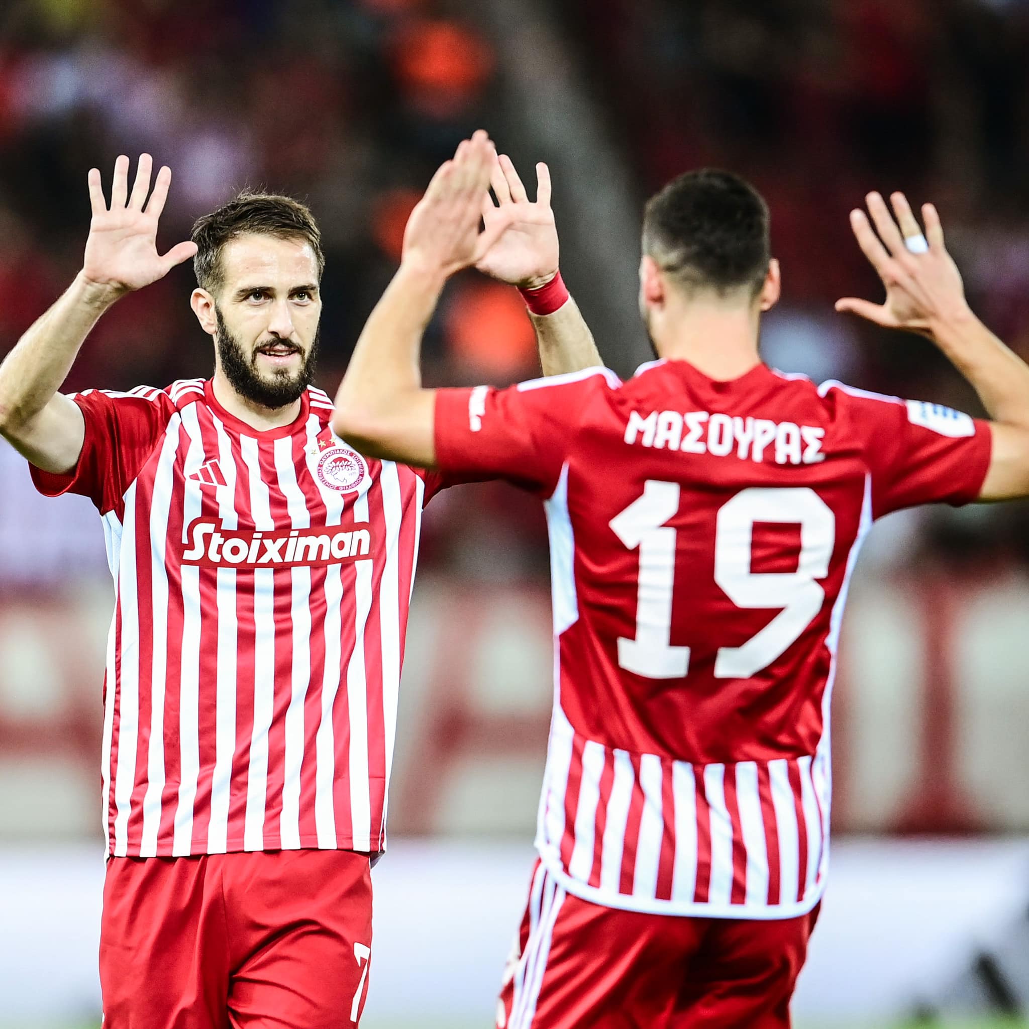 Άχαστος ο Ολυμπιακός, έριξε τεσσάρα στη Λαμία