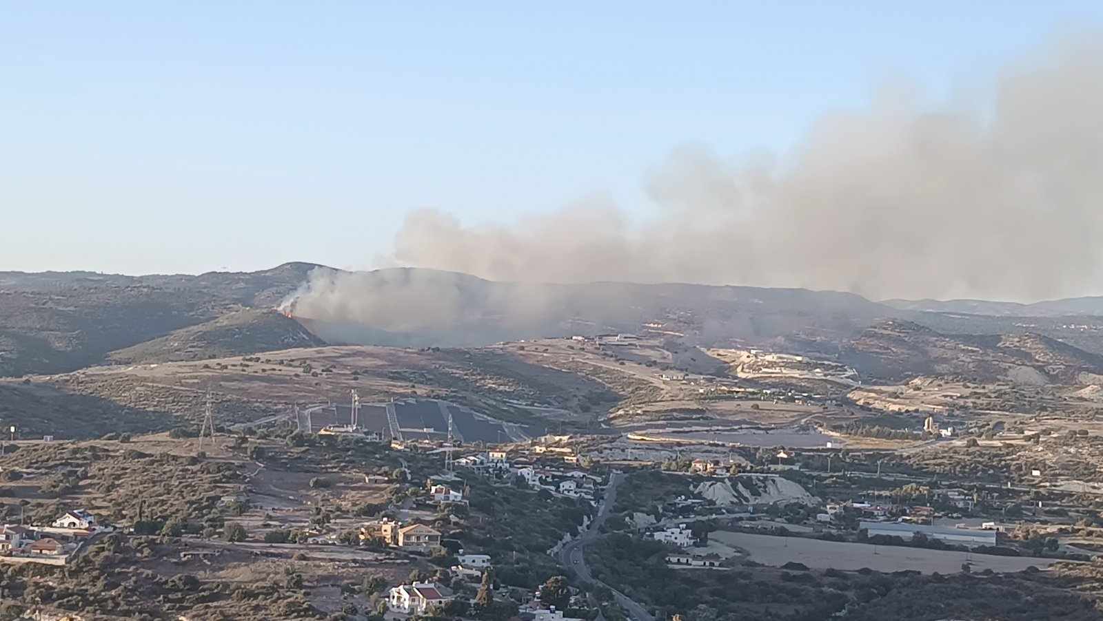 Πυρκαγιά στην επαρχία Λεμεσού: Στη μάχη και εναέρια μέσα (ΒΙΝΤΕΟ)