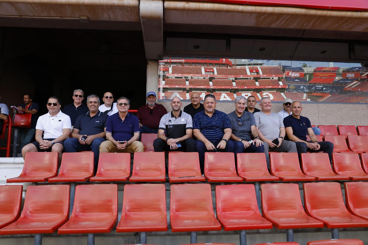 Οι έξι πρόεδροι ομάδων που αποδέχθηκαν την πρόσκληση του Κούμα