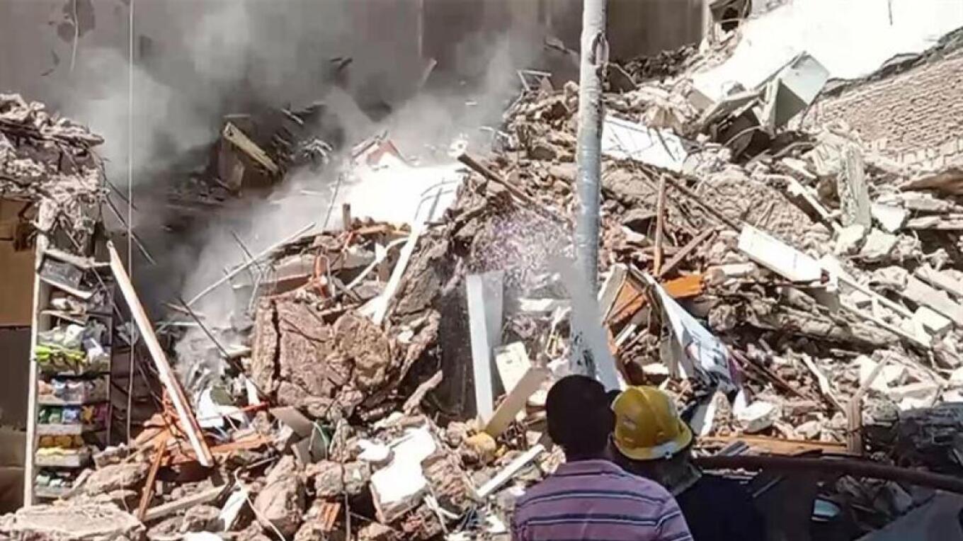 Νεκρή τετραμελής οικογένεια μετά από κατάρρευση κτιρίου στο Κάιρο