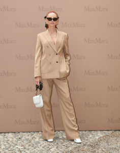 Έβελυν Καζαντζόγλου: Στην Εβδομάδα Μόδας του Μιλάνου με εντυπωσιακό look (ΦΩΤΟ)