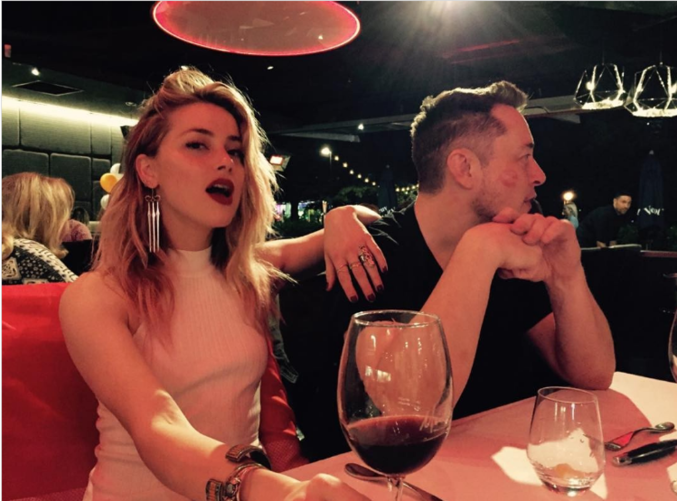 H σκοτεινή ερωτική σχέση του Έλον Μασκ με την Άμπερ Χερτν…αποκαλύφθηκε