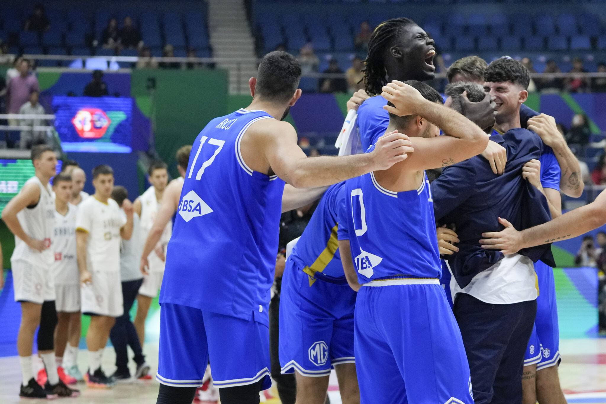 Νίκησε τη Σερβία σε ματσάρα και έκανε… άνω κάτω τον όμιλο η Ιταλία