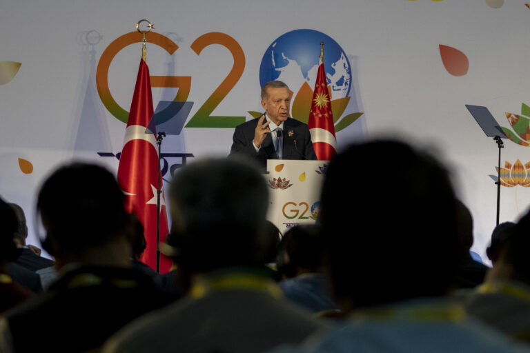 Πρόσωπο με πρόσωπο συνάντηση Ερντογάν-Σίσι έπειτα από μία δεκαετία