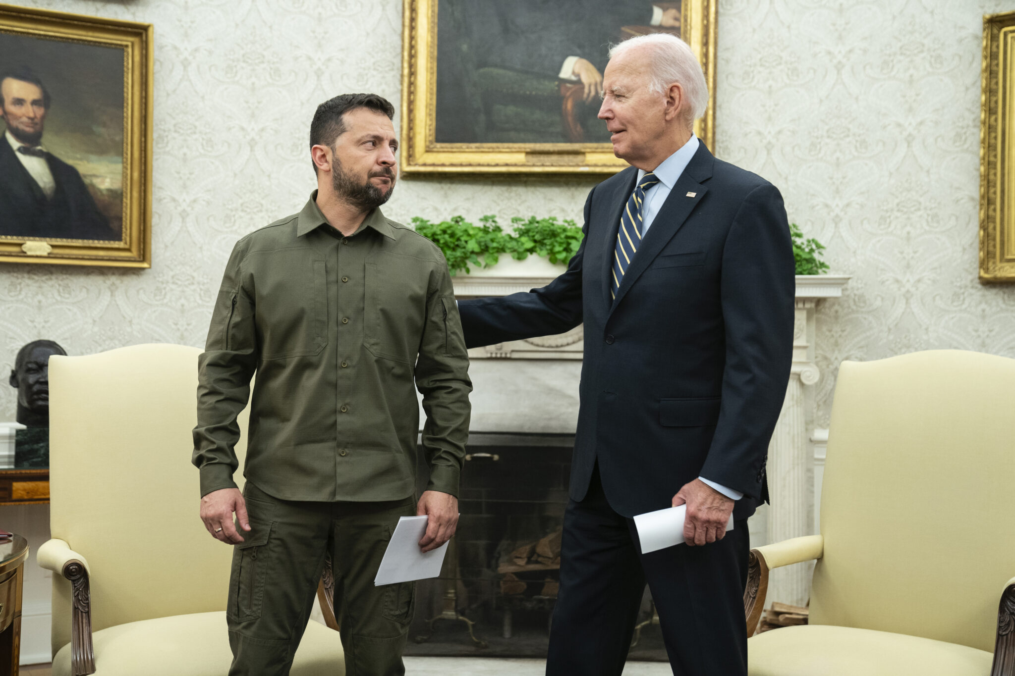 Με "μισογεμάτα" χέρια έφυγε από τον Λευκό Οίκο ο Ζελένσκι