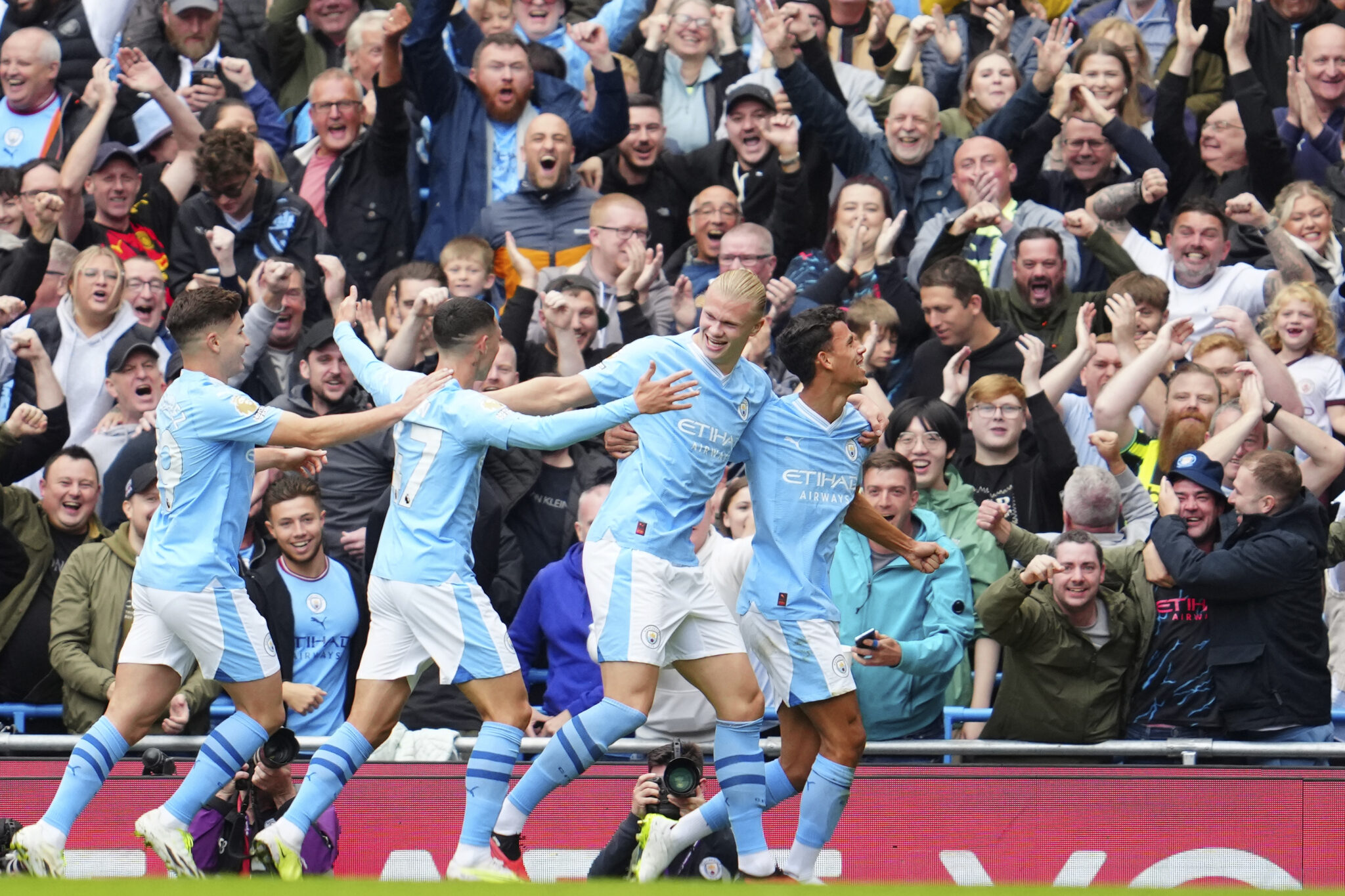 Μπορεί και με δέκα η απόλυτη Σίτι, ιστορικός πρώτος βαθμός για τη Λούτον